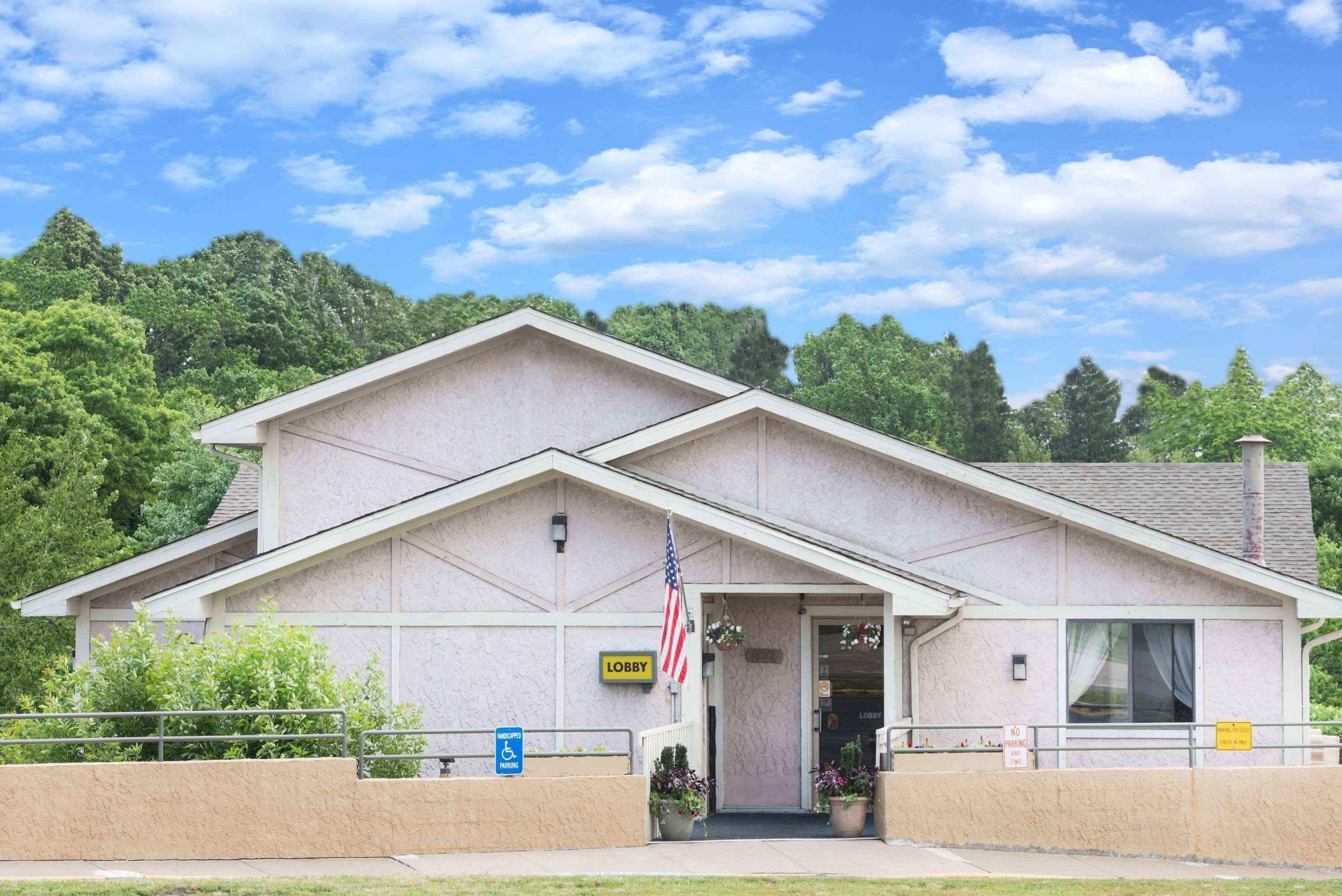 Super 8 By Wyndham Pittsburgh Pa Airport-university Area Moon Township